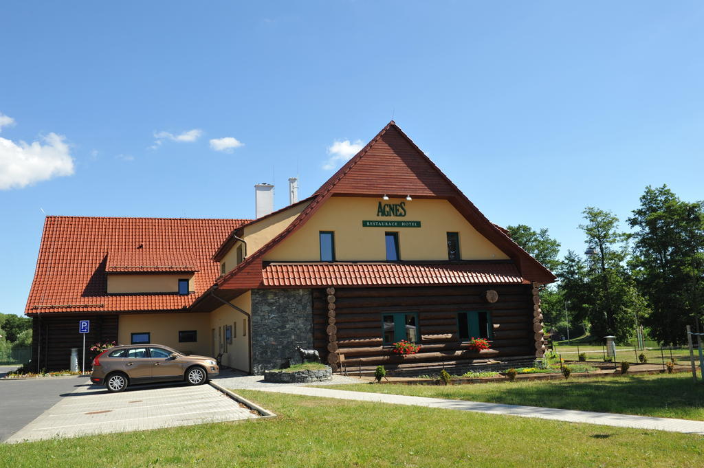 Hotel Agnes Bohdaneč Exterior foto